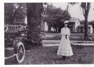 Auto on Broad Street 1907