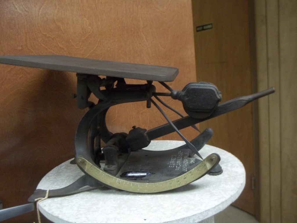 Victorian-Era Weighing scale